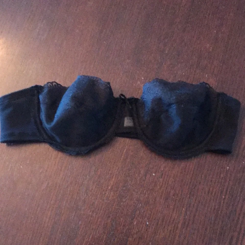 Vintage bra black lace Vanity Fair 36A strapless